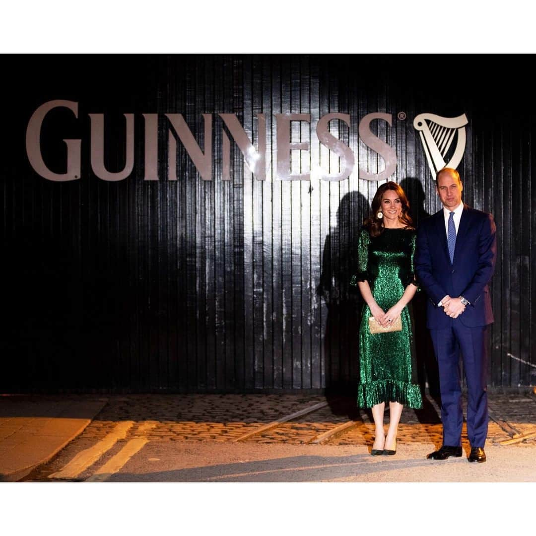 ウィリアム（ケンブリッジ公）さんのインスタグラム写真 - (ウィリアム（ケンブリッジ公）Instagram)「🍻 Sláinte, Baile Átha Cliath!  At Guinness Storehouse’s Gravity Bar, The Duke and Duchess of Cambridge met Irish people from across the creative arts, sport, business and charity sector.  Speaking this evening, The Duke said: • "Many of you this evening who demonstrate the breadth of our connections across the arts, sports, uniformed services, education and research, and charity sectors. • We value it as we do your friendship and are committed to strengthening it further". • #RoyalVisitIreland」3月4日 7時06分 - princeandprincessofwales