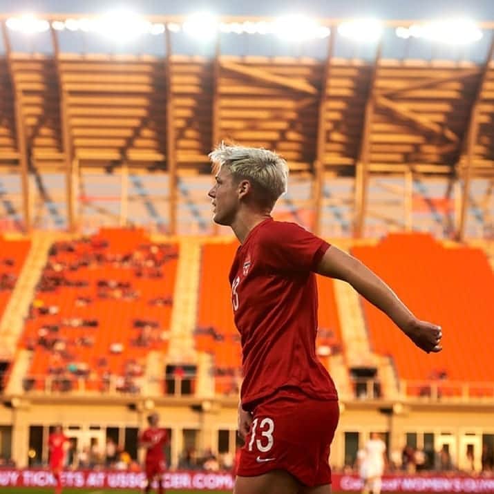 ソフィー・シュミットのインスタグラム：「Had a couple solid days of training here in France. Now all eyes on tomorrow. Should be a cracker! First game of the tournament vs France. KO: 5pm local time / 8am PST (Vancouver time) 💻 Onesoccer.ca . #CanWNT #Nike #Football @canadasoccer #pixiecut」