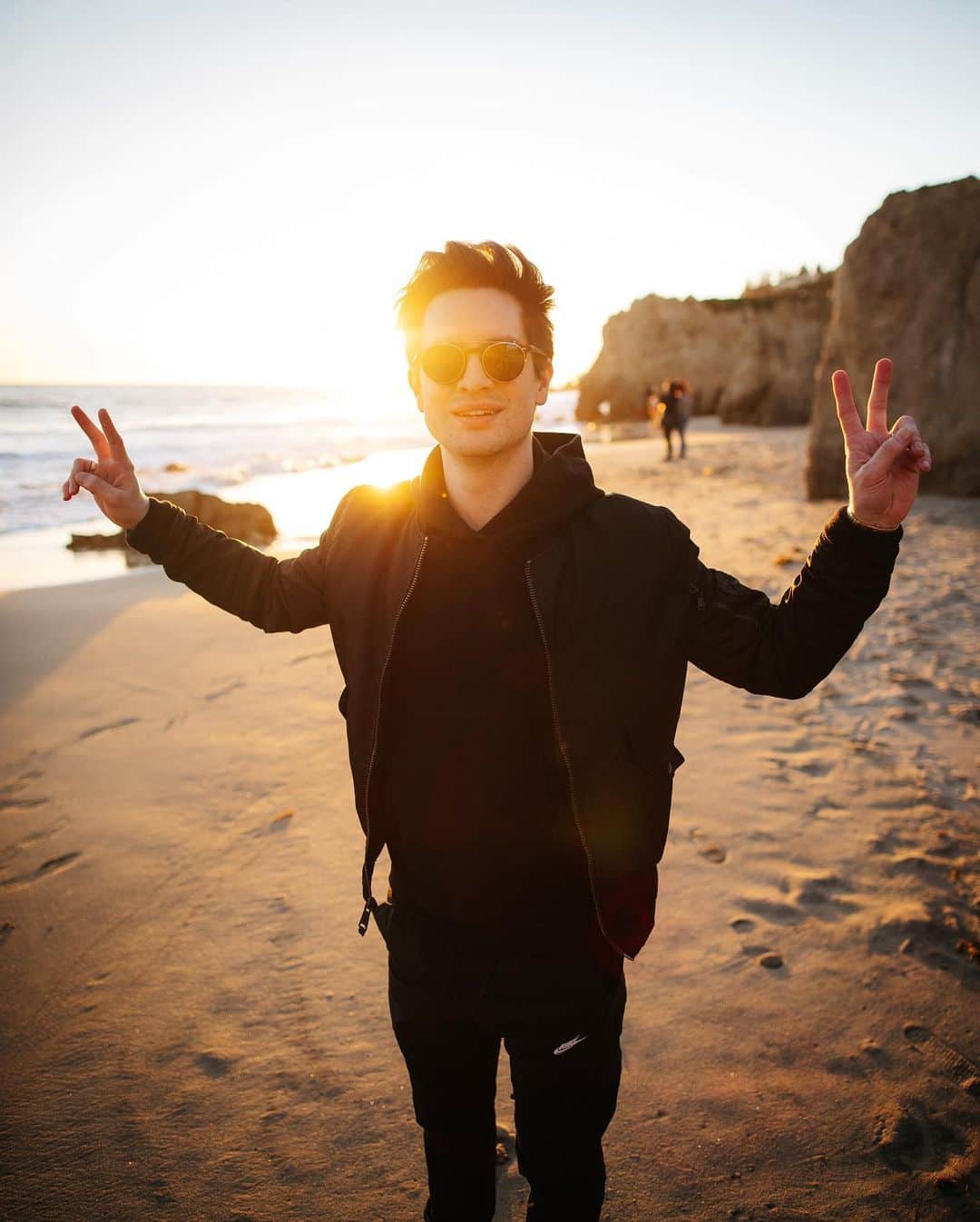 Panic! At The Discoのインスタグラム：「Sunset! at the Beach 📸-@jakechams 🎞- @zackcloudhall」