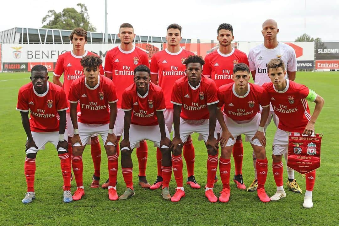 小久保玲央ブライアンのインスタグラム：「vs Liverpool There is always light behind the clouds. Without haste, but without rest. Grande jogo.Vamos Benfica. #uyl #portugal #benfica #liverpool #victory #championship」