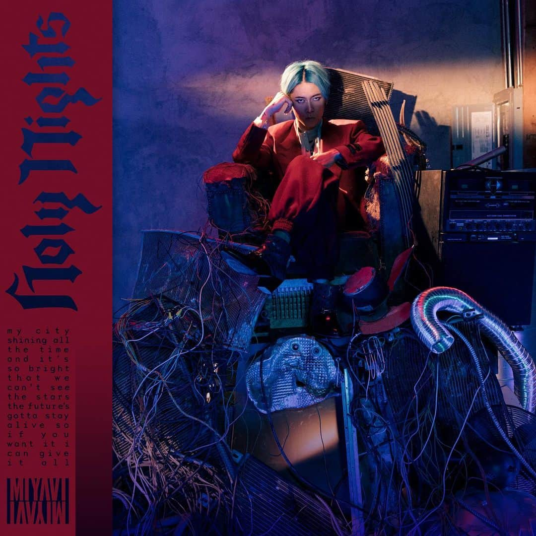 雅-MIYAVI-さんのインスタグラム写真 - (雅-MIYAVI-Instagram)「2020.04.22 New Album “Holy Nights” AL cover 01 . “Holy Nights” 聖なる夜。星が手で掴めそうなくらい澄んだ夜空、流れる風の音が目に見えそうなくらい、静かで、穏やかな夜。でも、ふと見渡せば、世界は燃えている。 . “Holy Nights”、これは僕たちが住む世界を表しています。  世界中で起きている異常気象、膨らみ続ける難民問題、まだまだ続いている飢餓や貧富の格差、世界はこれまで以上にいろんな問題に直面しています。  一方で、先進国に住む僕たちは、世界が抱えている問題を知らないまま、ある程度、何不自由なく暮らすことができる。  すごく恵まれたことだし、感謝すべきことだけど、そうしている間に僕たちの住む地球の環境は刻一刻と変わっていってる。そこに一抹の不安を感じています。  音楽に何ができるのか？世界中で起こる問題を直視するたびに、いつも無力感を抱いてしまう。だけど、音楽の力、音楽にしかできないことがある。音楽だからこそ伝えられることがある。そう強く信じていますし、その思いを込めて作っています。  僕らは歌う。  この時代に生まれ、生き抜いていく、その過程で、長い歴史の中で見ると一瞬の輝きでしかない人生かもしれないけれど、それでも夜空に浮かぶ星のように、日々、懸命に、生きる。  今回もたくさんの大事なメロディが生まれました。時代に寄り添える楽曲達を作れた気がしています。自信作です。ご期待ください。 . - Track List 01.Holy Nights (Intro) 02.Need for Speed	 03.Holy Nights 04.Bang! 05.Heaven is A Place On Earth 06.Danger Danger 07.TOKIO 08.Tomaranai ha-ha  09.Perfect Storm (feat. Amber Liu) 10.Live To Dream (feat. FÄIS)  11.Hands To Hold 12.DAY 1 (Reborn) . Creative Directors: @dyanjong @aniistoll Producer: @annee_elliot Motion director: @dyanjong Motion DP: @ryankevin Stylist: @tiffanichynel Styling assistant: @meghankucich Grooming: @makeupbyyukina Lighting: @thelightscientist Digitech: @dianawking Photo assistant: @jackbusterstudio Prop Stylist: @jamesmrene Prop Assistant: @joseph_kenneth Illustrator/translator: @lisakogawa_ Art Director/Designer: @winonapeace  #MIYAVI #HolyNights」3月4日 7時52分 - miyavi_ishihara