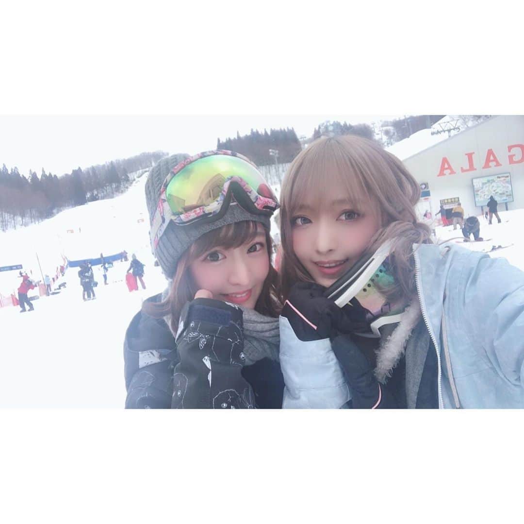 東なつ紀のインスタグラム：「スノボ🏂女子ってきた💓 猫のウェア🐈  この間の関西投稿もするけど季節外れになるから先こっち♡！ #スノボー女子  #スノボー#スノボーウェア #ガーラ湯沢 #猫#猫グッズ」