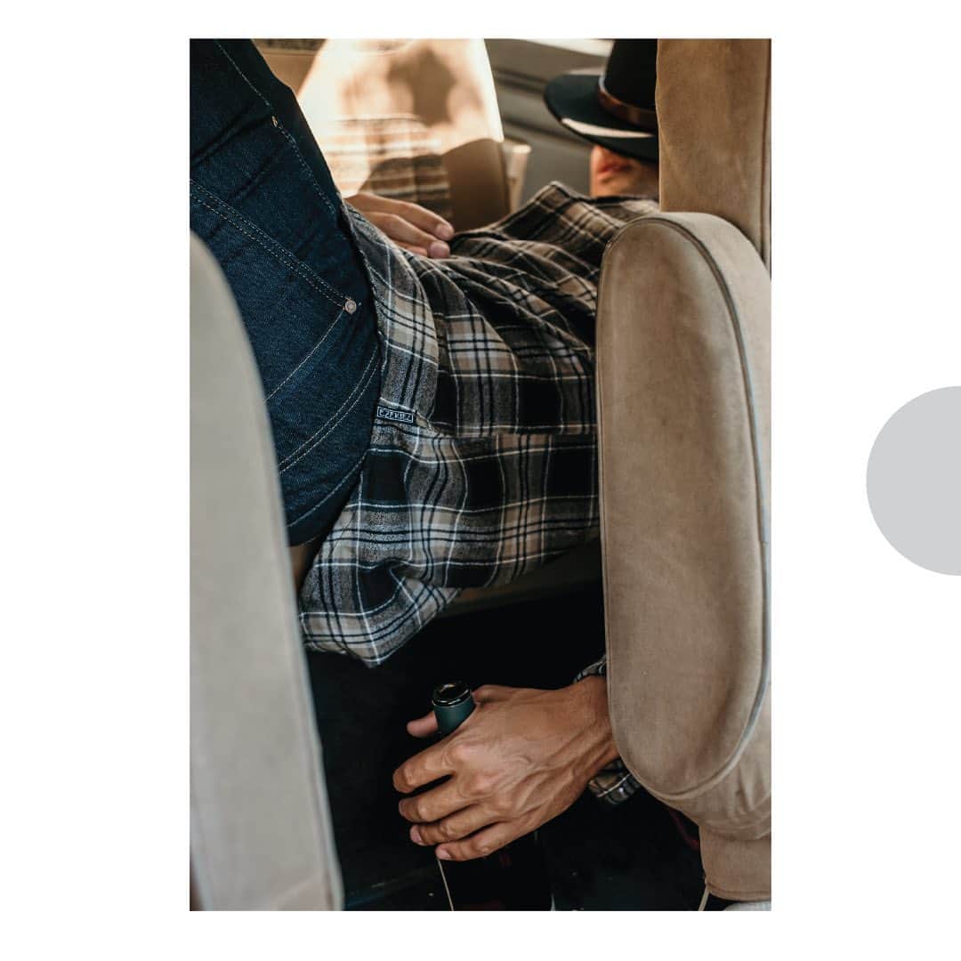 エゼキエルのインスタグラム：「Sleep Anywhere 〰️」