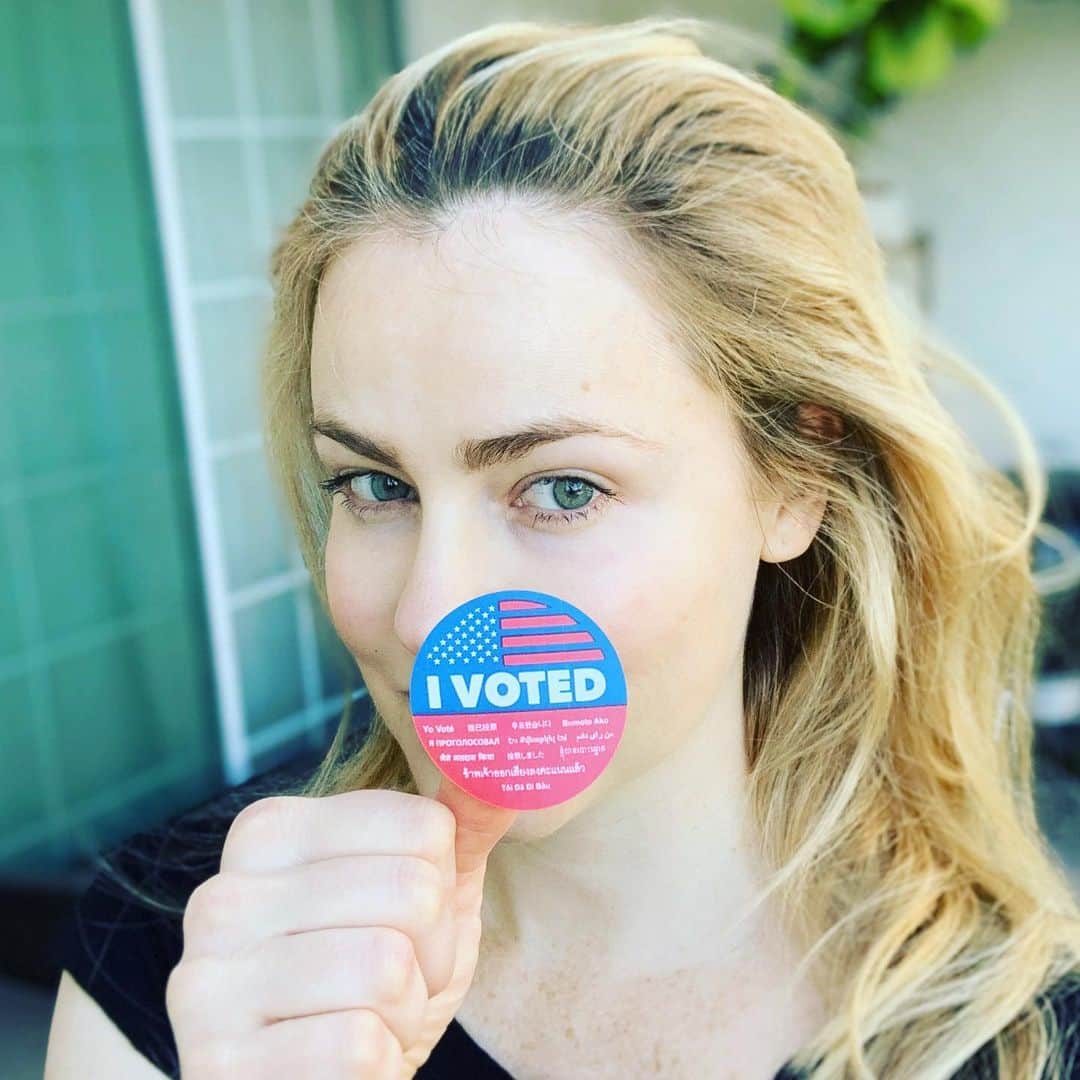 のインスタグラム：「Speak your vote!  #vote  #ivoted #obligatoryvotestickerpic」