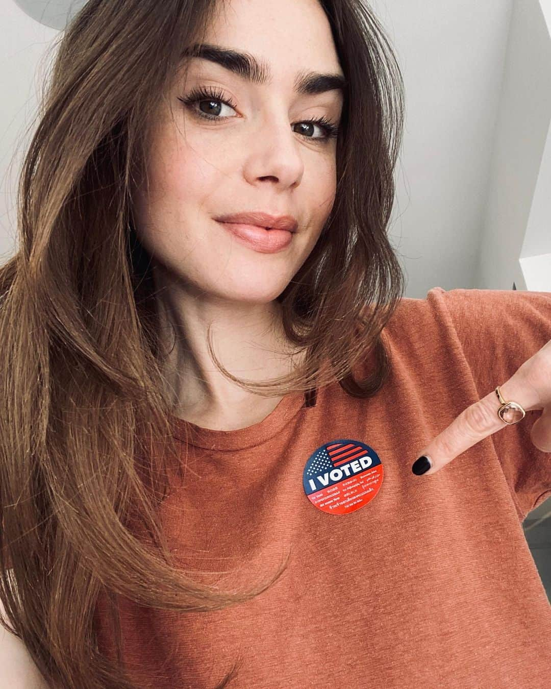 リリー・コリンズさんのインスタグラム写真 - (リリー・コリンズInstagram)「Happy Super Tuesday! Hope you guys get out there today and make your voices heard. Read up, get involved, and support the candidate you believe in. Every vote counts!...」3月4日 8時51分 - lilyjcollins