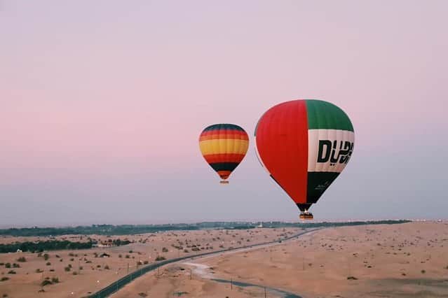 朝日放送「朝だ！生です旅サラダ」さんのインスタグラム写真 - (朝日放送「朝だ！生です旅サラダ」Instagram)「@micahirose ぼんやりとあたりが明るくなってきて、 空の色もほんのり赤く染まってきました！ なんともいえない　#幻想的な景色。。 _ #夜明け #染まる #砂漠 #Desert #気球 #日の出 #バルーン・アドベンチャーズ・ドバイ #Balloon Adventures Dubai #カメラマンに徹する #Dubai  #ドバイ _ #ABCテレビ #朝日放送テレビ #朝だ生です旅サラダ #土曜朝 #8時 #旅サラダガールズ  #広瀬未花 #海外 #旅 #travel #trip」3月4日 8時56分 - tabisalad