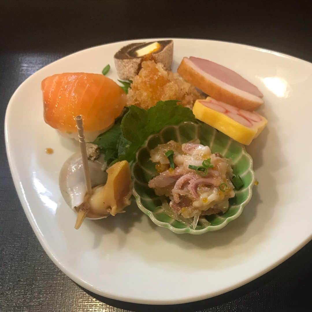 のインスタグラム：「Japanese food 久々の日本食が身に染みる… 今月24日まで日本にいる予定です！ が、もしコロナの影響でパリに帰れなくなったら延びます😅  #yolo #parislife #instagood #instadaily #tflers #model #paris #asianfashionmodel #organic #bio #parisienne #trip #グルメ #パリ #フランス #パリ生活 #オーガニック  #管理栄養士 #野菜ソムリエ #美容 #旅」