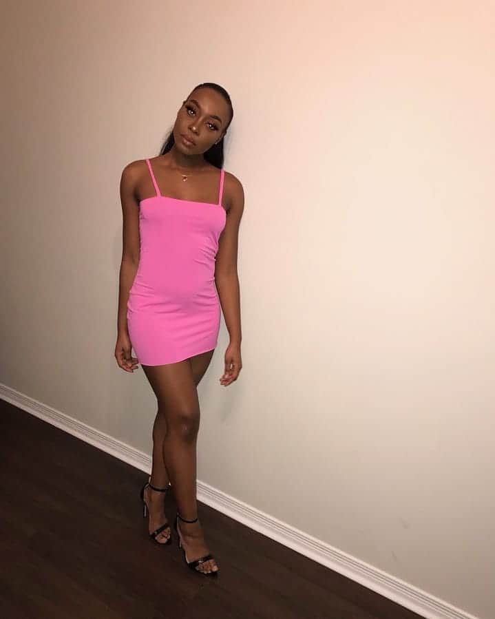 のインスタグラム：「Happy 25th baby sis! These hoes can't take! ♥️🖤♥️ #25 #babysister #blackexcellence #blackgirlmagic #piscesgang」