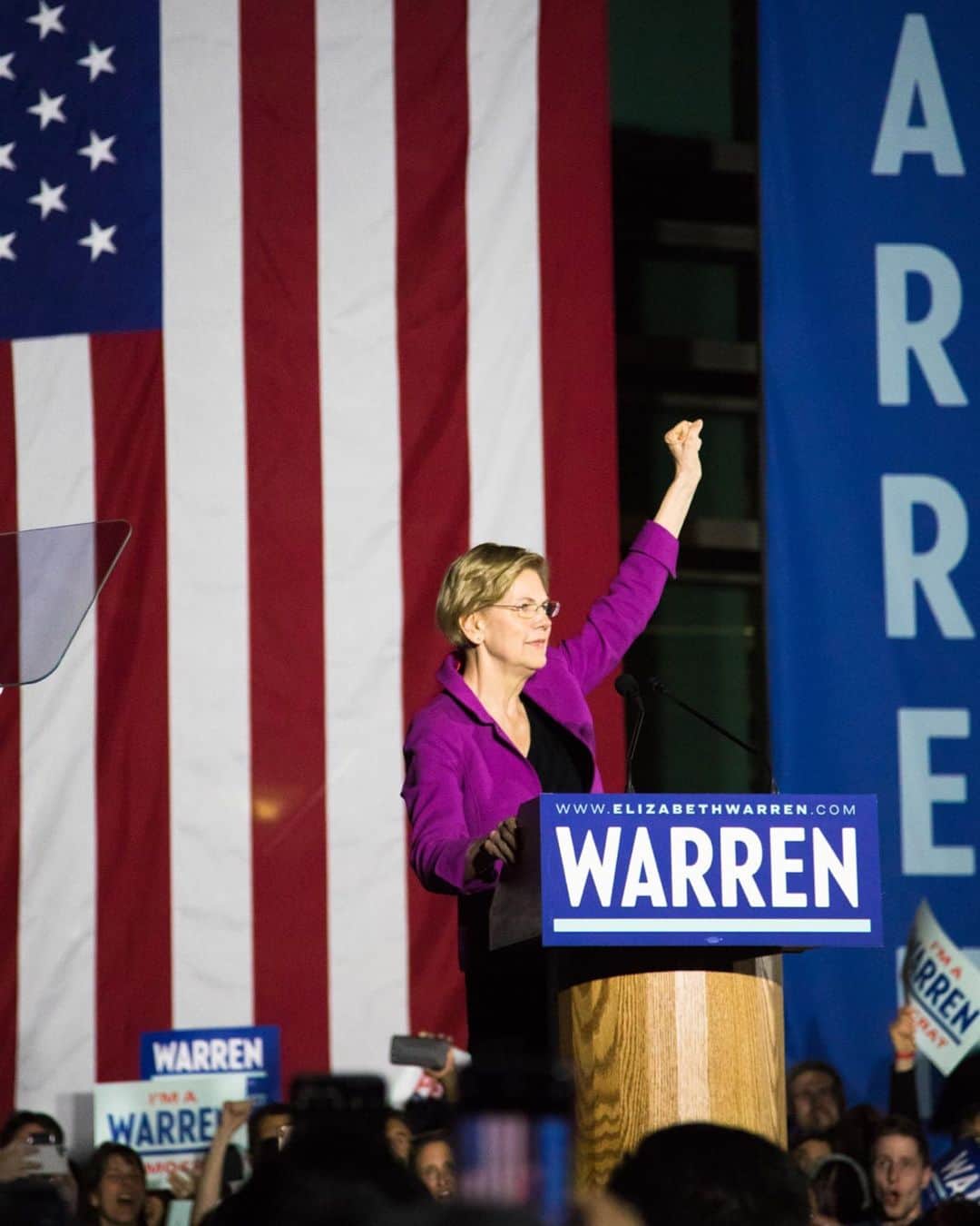 ローレン·ランドルフのインスタグラム：「I cast my ballot early, but still attended the @elizabethwarren rally in East Los Angeles yesterday. I’m so impressed by this passionate, and fiery candidate and the work she has done since she declared her run for office last year and before. Never have I paid as much attention, for as long, and feel as energized as I do in the elections this year. Next time I plan to vote in person because I love seeing my community show up and engage! Makes me proud to be apart of the city and neighborhood I vote with. I can’t wait to show up to the polls in November; and hope you do as well. 💙」