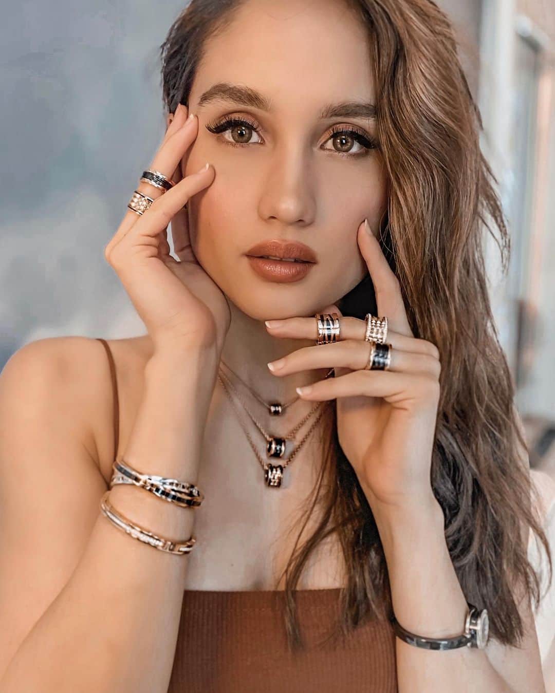 Cinta Lauraさんのインスタグラム写真 - (Cinta LauraInstagram)「Are you ready to break the rules? With #Bzero1Rock , the Maison's latest twist on an iconic jewelry line from @bulgari , I know I’m ready to step up my game! Want to join me? • • #Bvlgari #Bzero1 #cintalaurakiehl」3月4日 9時58分 - claurakiehl