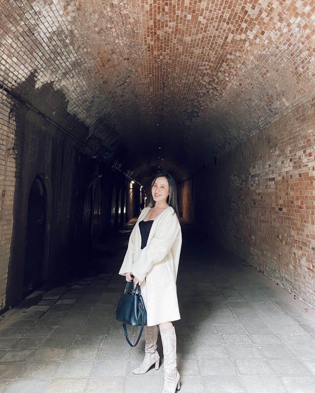 樋口千紗さんのインスタグラム写真 - (樋口千紗Instagram)「猿島のトンネルは、日本で二番目に古い歴史を持つフランス積みレンガのアーチ作り様式なんですって！ . #神奈川 #横須賀 #猿島 #関東おすすめスポット #要塞 #関東インスタ映えスポット #インスタ映え #インスタ映えスポット #おすすめドライブコース #関東ドライブ #神奈川おすすめ観光地 #神奈川観光 #無人島 #海 #エメラルドグリーン #フェリー #日帰り旅行 #自然スポット #猿島トンネル」3月4日 10時28分 - chisa.higuchi