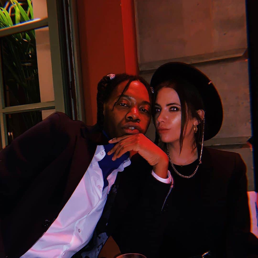 アシュレイ・ベンソンのインスタグラム：「Glowing @jeremyoharris」
