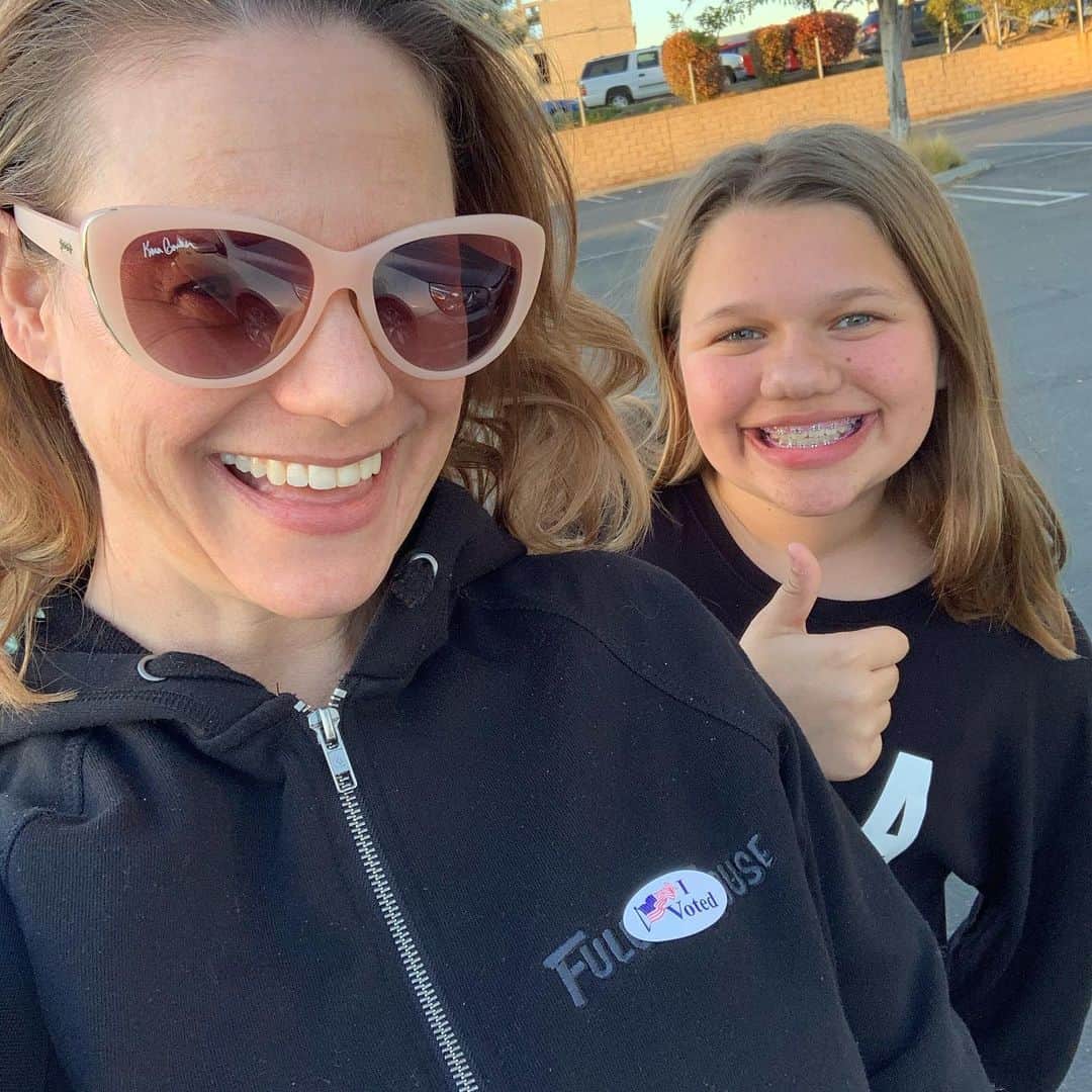 のインスタグラム：「Get it done! 👏🏻🗳 #vote #teamwarren」