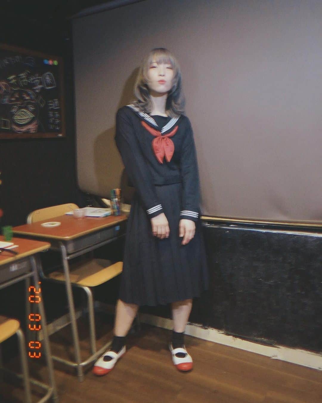 のインスタグラム：「古賀葵のゆめきぼ学園 初回放送ゲストでした。 溢れ出る不良感が面白い感じになってしまっていますが。。 とても楽しかった〜〜 #セーラー服 #いつぶりよ  #スタッフさんに銃を持たされる #声優」