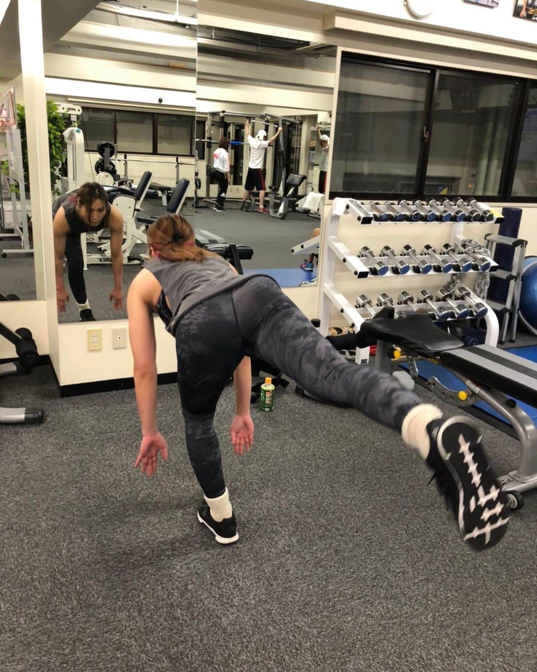 朱里さんのインスタグラム写真 - (朱里Instagram)「training❤︎ #training #fitness #gym #fit #body #muscle #diet #enjoy #トレーニング　#フィットネス　#ジム」3月4日 21時43分 - syuri_official