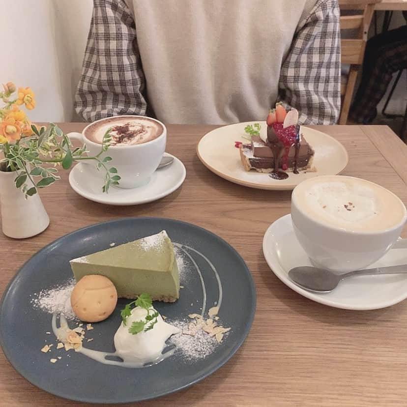 みさねさんのインスタグラム写真 - (みさねInstagram)「新宿の #movecafe  ㅤ この前行った3回目🥺笑 ㅤ チーズケーキが毎回変わっとるけん通いたくなる🧀 ㅤ #movecafe #ムブカフェ #東京カフェ #新宿カフェ #カフェ #カフェ巡り #おしゃれカフェ #渋谷カフェ #チーズケーキ #ケーキ」3月4日 20時19分 - misane1209