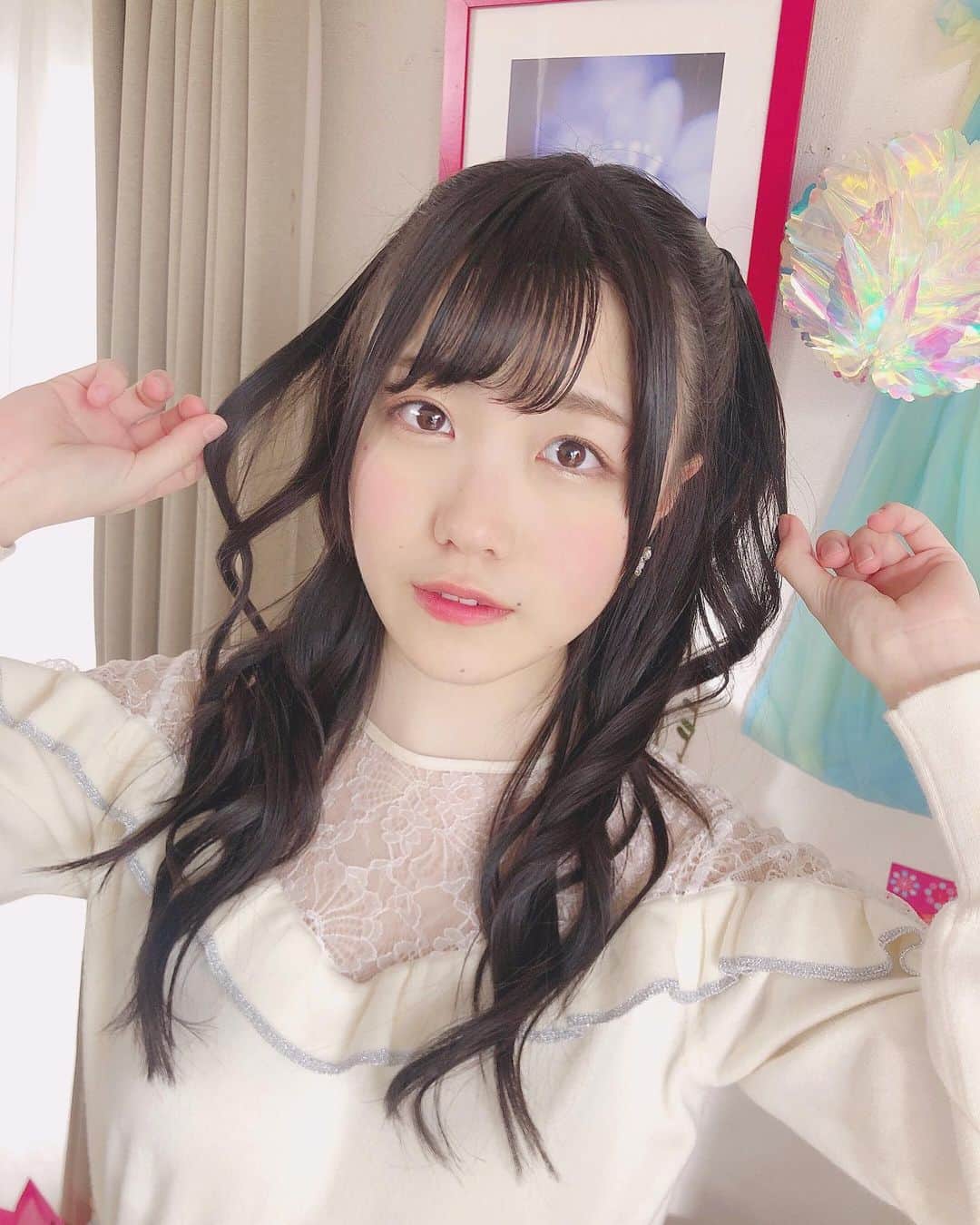 のインスタグラム：「🕊 MV撮影 オフショット ☁️ 私服衣装は、はーふついんにしていただいたよ〜( ・ ̫・ ) . ▶︎https://youtu.be/isCDEiXWVW8 . . . #忘れ桜 #ハーフツイン」