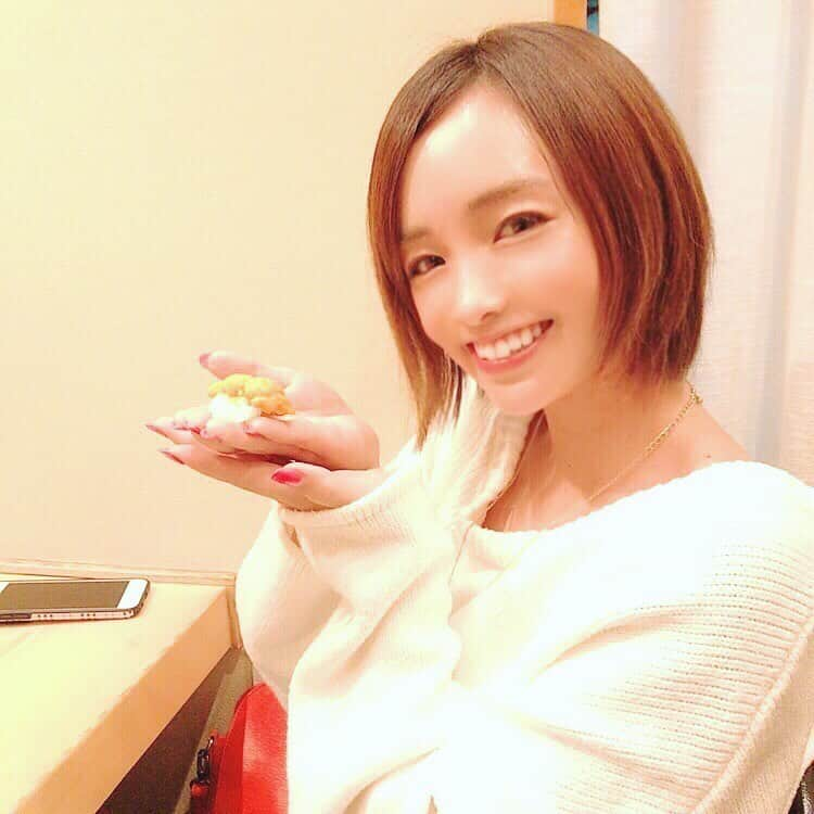 ゆうかさんのインスタグラム写真 - (ゆうかInstagram)「超美味しいお寿司屋さん❤️こんなに美味しいウニも、﻿初めて食べた😭❤️❤️❤️﻿ ﻿ 六本木にもこんな美味しいお寿司屋さんあったんだ🥺と思って感動。#すし仙六本木　ぜひ行ってみてね💕💕﻿ ﻿ 因みに、4枚目の茶碗蒸しは下の方に白子入っとった💕﻿ オシャレ😋🌼﻿ ﻿ 日本酒は、高知県の #酔鯨 ❤️﻿ 飲みやすくて美味しかった〜☺️✨✨﻿ ﻿ 他にも六本木付近で絶対行ってみて！って思う﻿ 推しのお店があったらぜひ教えてほしいな☺️💕﻿ ﻿ お仕事も子育ても頑張ってるママ友と、﻿ 今度、気分転換に食べにいきたいので🤗❤️﻿ ﻿ もちろん、#すし仙  にもまた行きます🤗❤️ 最高でした❤️﻿ ﻿ #すし仙 #六本木 #六本木寿司 #六本木寿司おすすめ #お寿司屋さん #おすし #お寿司🍣 #経営者 #社長仲間と #東京 #ディナー #ウニ #中トロ #白子 #日本酒 #日本酒好きな人と繋がりたい #日本酒女子 #日本酒好き #食べ物グラム #ママ #アラサー #社長 #女社長」3月4日 20時43分 - yuuka_japan