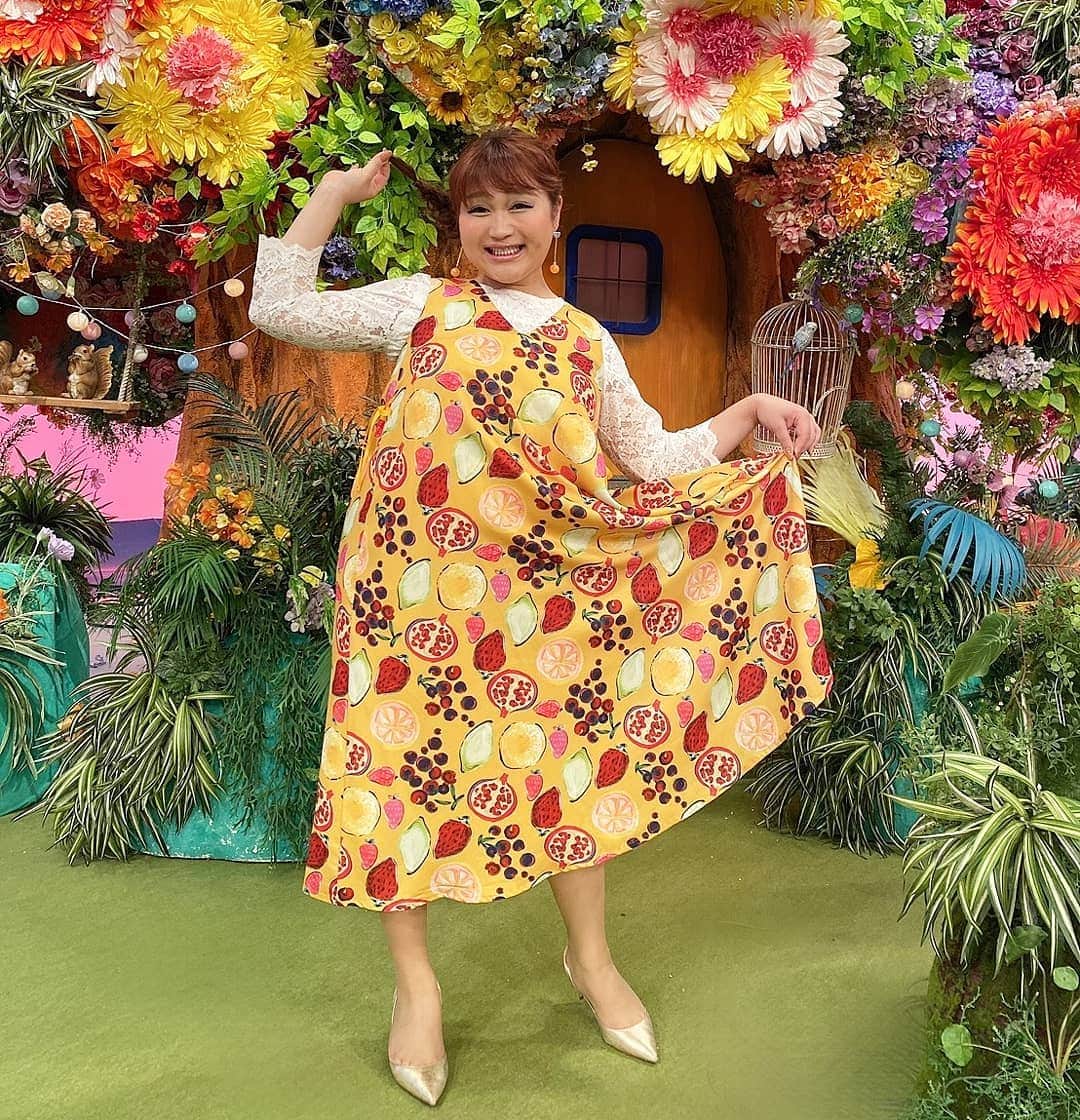 のインスタグラム：「フルーティン  #沼ハマ #映え映えな #スタジオでした♡  りんごちゃんコーデ ワンピース：@merlotcamp ヘアー:フィッシュボーン」