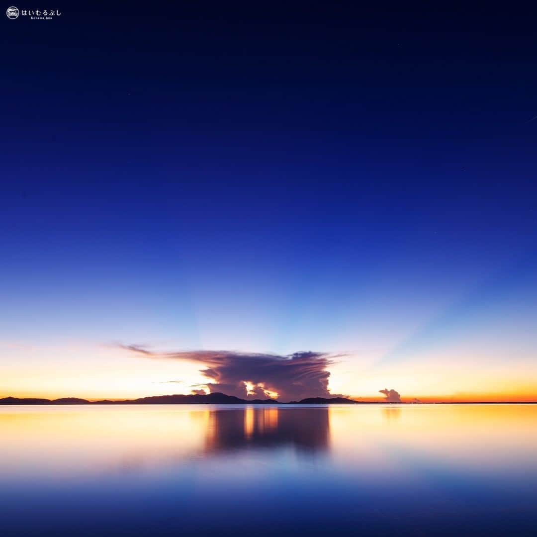 HAIMURUBUSHI はいむるぶしさんのインスタグラム写真 - (HAIMURUBUSHI はいむるぶしInstagram)「小浜島からの望む八重山諸島の夜明け。 優しい光が全身を包む幻想的なひとときをお楽しみください。 #沖縄 #八重山諸島 #小浜島 #はいむるぶし #japan #okinawa #yaeyamaislands #kohamajima #haimurubushi　@masafumi_takezawa_okinawa」3月4日 21時00分 - haimurubushi_resorts