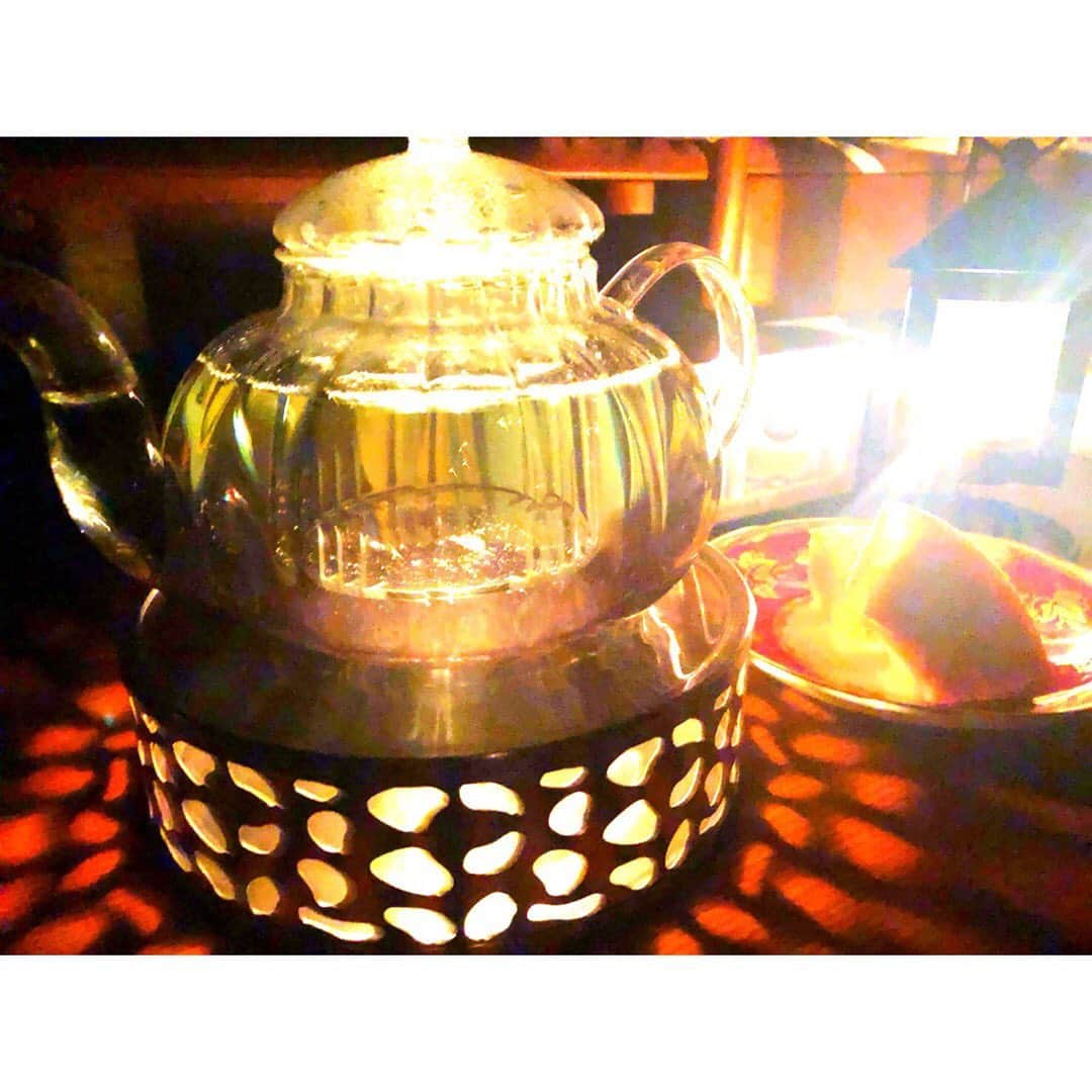 志村玲於さんのインスタグラム写真 - (志村玲於Instagram)「カクタスブルーでやって見たんだけどダメでした笑 人工の光の方が青は映えるね なんか悔しい…。 #紅茶 #紅茶好き #紅茶Butler #今回は青茶」3月4日 21時07分 - reoshimura0129