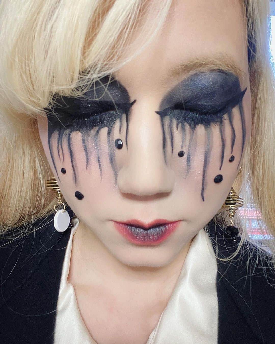 高田志織さんのインスタグラム写真 - (高田志織Instagram)「誰ものでもない誰かになった☺︎ @madmaker.tokyo  いつも楽しくて面白い提案をして下さるメイクチーム💄 #makeup#make」3月4日 21時34分 - shiori_naast