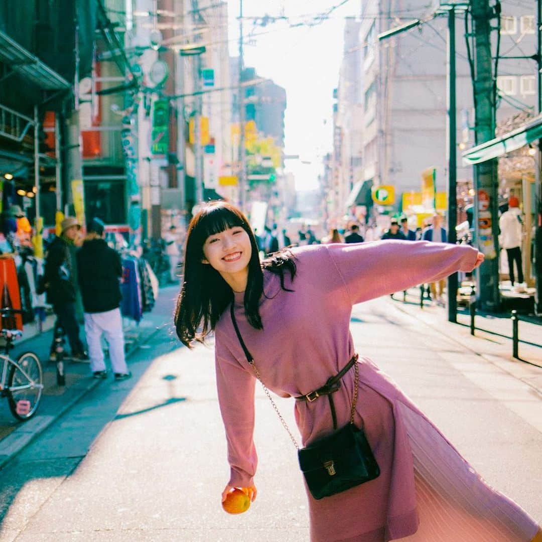 hiderin777のインスタグラム：「. . . . 通せんぼ🍎 . . . 水曜お疲れ様でした。 . . . . model @chunmi__  shot by @ringostar.desu . . .」