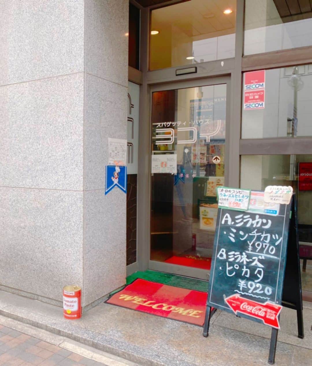 とぎもちさんのインスタグラム写真 - (とぎもちInstagram)「.﻿ 【名古屋旅行】﻿ ﻿ 名古屋といえば﻿ あんかけパスタ！！﻿ ﻿ スパゲティハウスヨコイさんで﻿ あんかけパスタ食べました💕﻿ ﻿ 塩胡椒のきいた味の濃いあんかけ﻿ パンチ効いてて美味しかった🤤✨﻿ ﻿ 私よりくまっちがこのパスタハマってた🍝笑﻿ ﻿ フライの乗ったボリュームあるのとか﻿ メニューも多かったです♪﻿ ﻿ ♡ #スパゲティハウスヨコイ #名古屋 #愛知 #日本 #名古屋旅行 #愛知旅行 #名古屋グルメ #名古屋名物 #스파게티하우스요코이 #나고야 #아이치 #일본 #앙카케파스타 #앙카케스파게티 #나고야맛집 #아이치맛집 #나고야명물 #나고야음식 #나고야여행 #아이치여행  #먹스타그램 #토기모치 #とぎもちkorea #토기모치mukbang #먹방」3月4日 12時48分 - togistagram