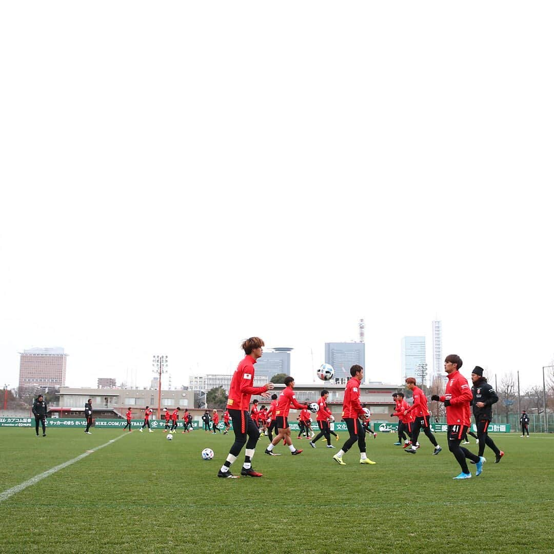 浦和レッドダイヤモンズさんのインスタグラム写真 - (浦和レッドダイヤモンズInstagram)「4日、大原サッカー場での午前トレーニング。 #汰木康也 #関根貴大 #レオナルド #ファブリシオ #杉本健勇 #山中亮輔 #岩波拓也 #鈴木大輔 #柴戸海」3月4日 12時58分 - urawaredsofficial