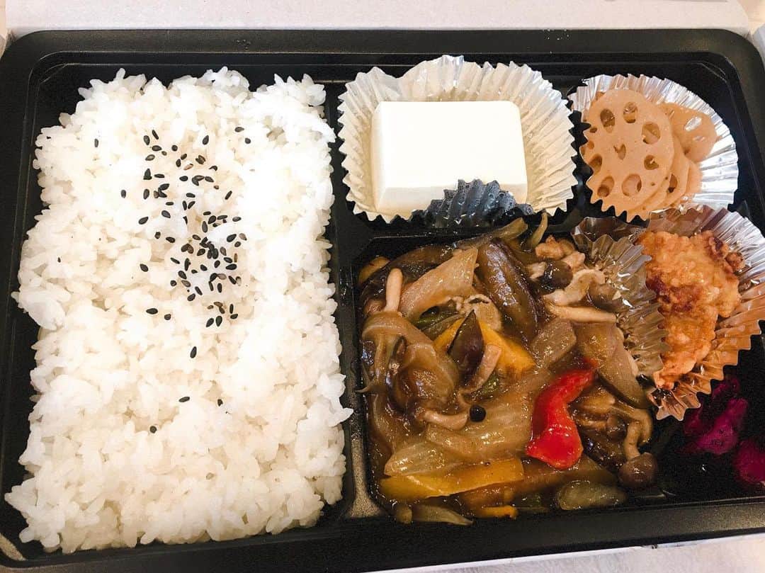 塚田詩織のインスタグラム：「#現場ごはん」