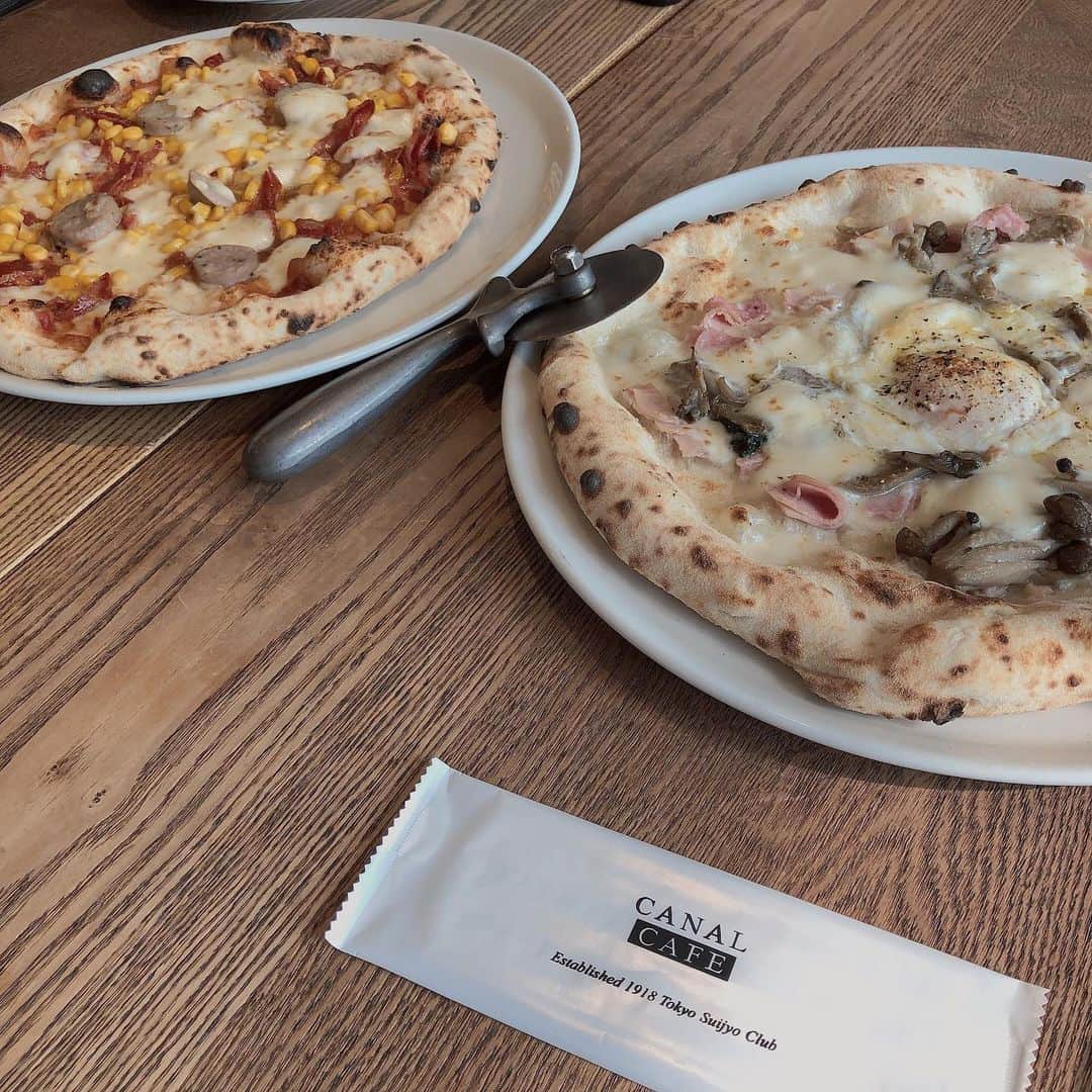 岩崎春果（るちゃまる）さんのインスタグラム写真 - (岩崎春果（るちゃまる）Instagram)「.﻿ ﻿ #canalcafe ﻿ ﻿ 🍕と🍝がとっても美味しかったー！﻿ ﻿ ピザはチーズ感がたっぷりだったからチーズ好きには最高なピザだった😃﻿ ﻿ パスタは写真ないけどトマト感しっかりあってすっぱさがちょうどよかった！！﻿ ﻿ ゆあが今まで食べたパスタの中で1番美味しいって言ってた！笑それな！っておもった！爆笑﻿ ﻿ ﻿ 飯田橋駅から徒歩1分」3月4日 13時43分 - iwasakiharuk_a