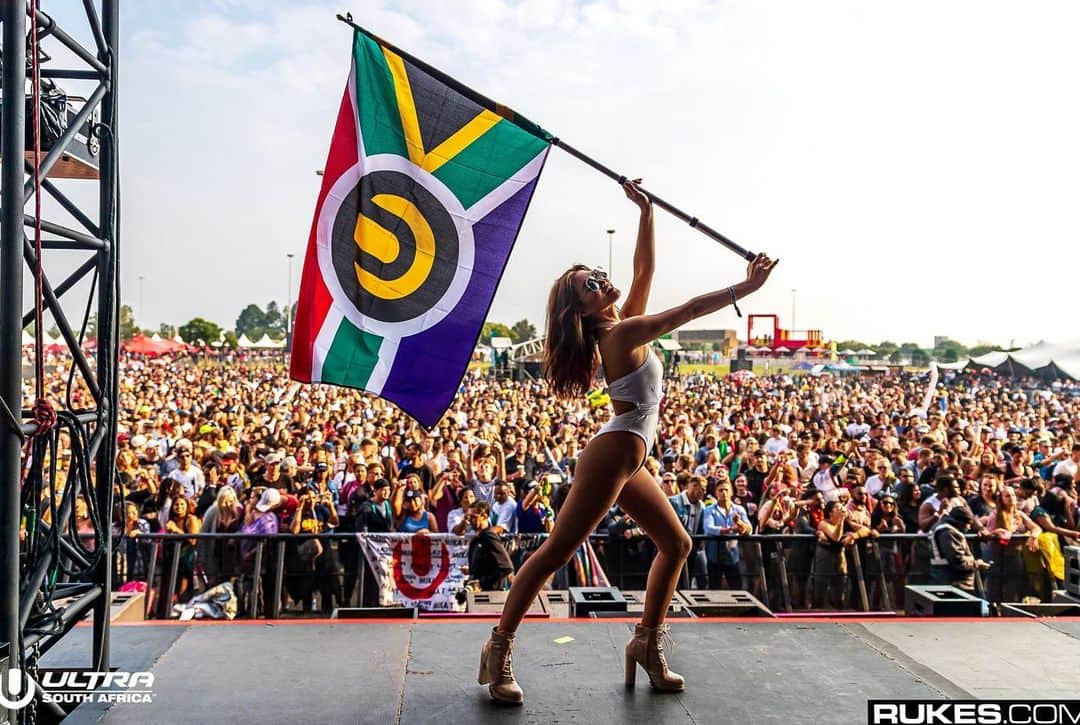 MIKAさんのインスタグラム写真 - (MIKAInstagram)「All the feels at @ultrasouthafrica last weekend🔥 What an amazing way to kickoff Ultra Worldwide 2020!!🎉 Thank you Cape town & Joburg🇿🇦❤️❤️ See you next year🙌 二都市同時開催だと実際本当にバタバタだけどそれにしても体感一瞬すぎる🤯😭 南アフリカ、エネルギー最高でした☀️ そして今かなりのロングフライト中… 色々とアクシデントありましたがなんとか次の現場へ… 少し前からだけど心配のコメントくれるみんなもありがとう🥺 日本も今大変だと聞いて心配しています。みんなも本当に気をつけてね トイレ流す時はフタを閉めてね🚽💧 私も気をつけながら頑張ってきます✊🏻✨ #ultraangel #ultraworldwide #ultra2020 #ontour #ultrasa #southafrica #ultramikat #ウルトラ」3月4日 14時00分 - cjd_mika