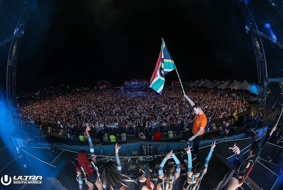 MIKAさんのインスタグラム写真 - (MIKAInstagram)「All the feels at @ultrasouthafrica last weekend🔥 What an amazing way to kickoff Ultra Worldwide 2020!!🎉 Thank you Cape town & Joburg🇿🇦❤️❤️ See you next year🙌 二都市同時開催だと実際本当にバタバタだけどそれにしても体感一瞬すぎる🤯😭 南アフリカ、エネルギー最高でした☀️ そして今かなりのロングフライト中… 色々とアクシデントありましたがなんとか次の現場へ… 少し前からだけど心配のコメントくれるみんなもありがとう🥺 日本も今大変だと聞いて心配しています。みんなも本当に気をつけてね トイレ流す時はフタを閉めてね🚽💧 私も気をつけながら頑張ってきます✊🏻✨ #ultraangel #ultraworldwide #ultra2020 #ontour #ultrasa #southafrica #ultramikat #ウルトラ」3月4日 14時00分 - cjd_mika