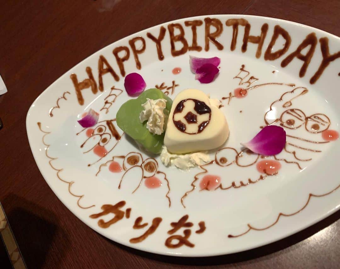 矢田亜希子さんのインスタグラム写真 - (矢田亜希子Instagram)「やっと会えた❤️この3人で❤️ もう嬉しすぎて楽しすぎて大忙し。そしてまさかまさかのゆうちゃん(真飛聖さん)がかりちゃんお誕生日とまさかの私にまでのサプライズお祝いをしてくれて本当にびっくり感動でした‼︎時間が足りなさすぎて、別れ際は淋しくて。幸せ時間でした❤️ #7時間も一緒にいた#でも足りない#喋り通し#サプライズ#かりちゃんは3月お誕生日#私は昨年末のお誕生日#素敵時間#焼肉食べまくり#お肉3人で10人前以上食べたか#3人ともお酒は一滴も飲んでいません#お店移動してカフェラテでお茶」3月4日 14時19分 - akiko_yada
