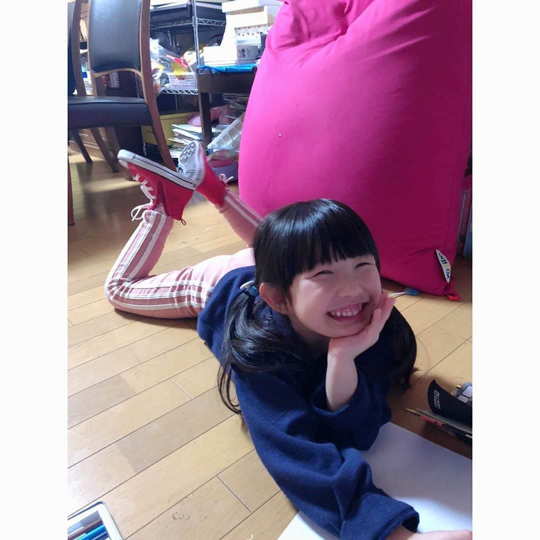 吉田沙保里さんのインスタグラム写真 - (吉田沙保里Instagram)「ここちゃんに靴をプレゼントしたら… これ凄いお気に入りだから、外では履きたくないのー！って🤣🤣🤣 届いてから家の中でずっと履いていたみたいです😆 そんなに気に入ってくれて、さおりは嬉しい限りです💓 #姪っ子 #ここみ」3月4日 14時46分 - saori___yoshida