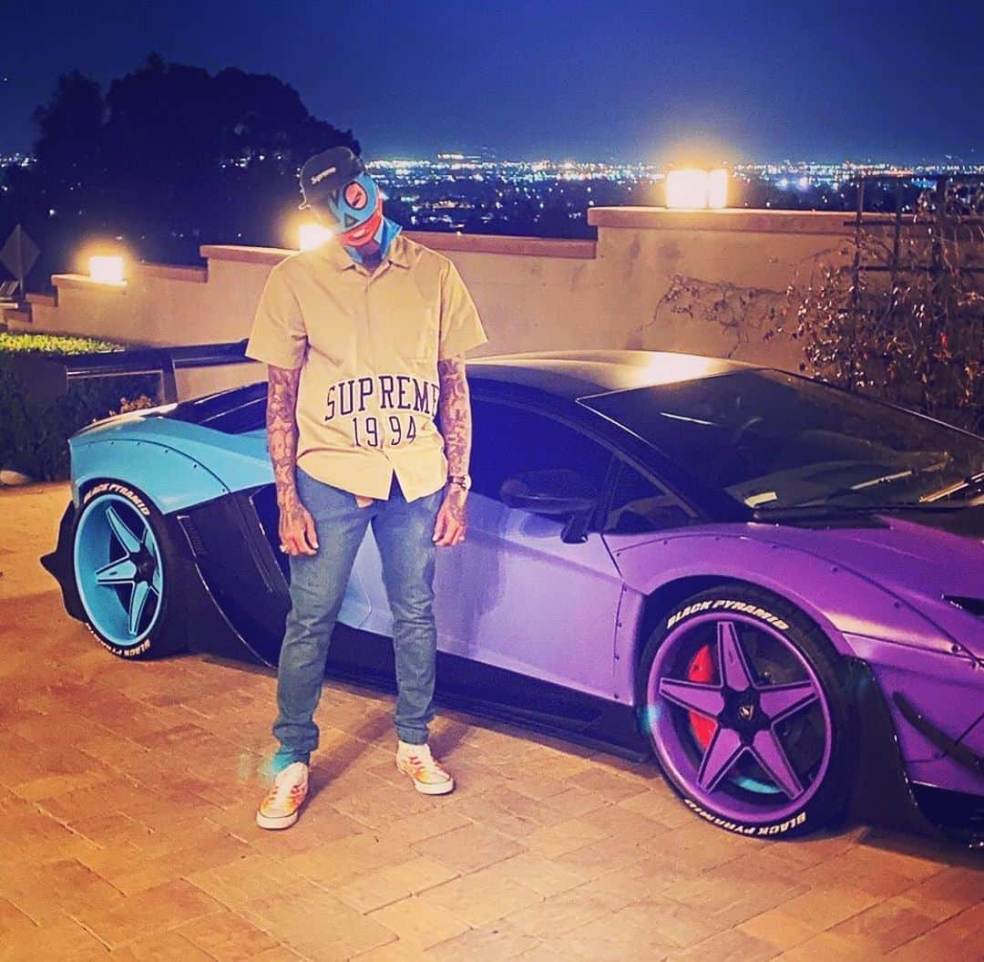 Wataru Katoさんのインスタグラム写真 - (Wataru KatoInstagram)「Liberty walk自由に歩く！！！ @chrisbrownofficial X LibertyWalk  LB WORKS Aventador Limited Edition !! Serial No.4 !! Well done !! Something special & more crazy!! Congratulation @chrisbrownofficial !! Special thanks to @rdbvik & @rdbla & @libertywalk.usa & @ltmw & @forgiato@libertywalkkato」3月4日 14時46分 - libertywalkkato