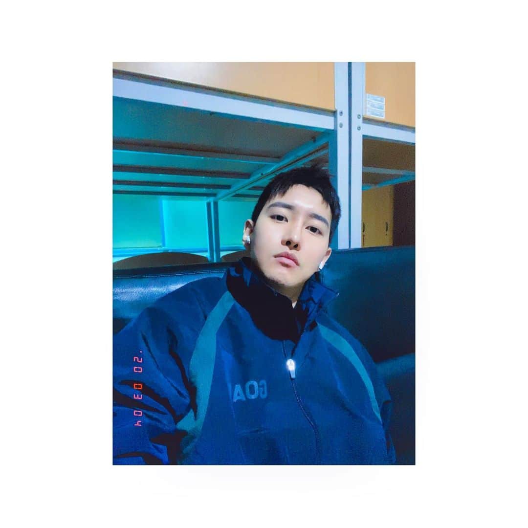のインスタグラム：「오랜만에 🙄」