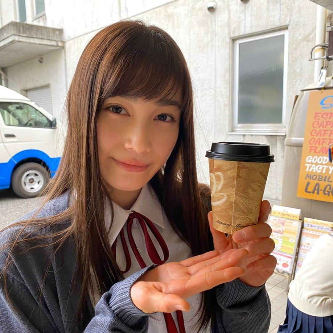 【公式】女子高生の無駄づかいさんのインスタグラム写真 - (【公式】女子高生の無駄づかいInstagram)「‪﻿ ＼中村ゆりかさま お誕生日😍／﻿ ﻿ 金曜ナイトドラマ🌙‬﻿ ‪#女子高生の無駄づかい‬﻿ ﻿ ‪本日3月4日は…‬﻿ ‪ロボ役・中村ゆりか さまのお誕生日🎂💕‬﻿ おめでとうございます🎊﻿ ﻿ ふわふわ、にこにこの可愛らしすぎる﻿ ゆりかさまがみんな大好き🥰﻿ ﻿ ‪チーム #女子無駄 の愉快なやつらと一緒に﻿ バカみたいに‪笑いの絶えない﻿ ハッピーな1年になりますように🌈﻿ ﻿ ‪#最終回まであと2日✨‬」3月4日 15時23分 - jyoshimuda2020