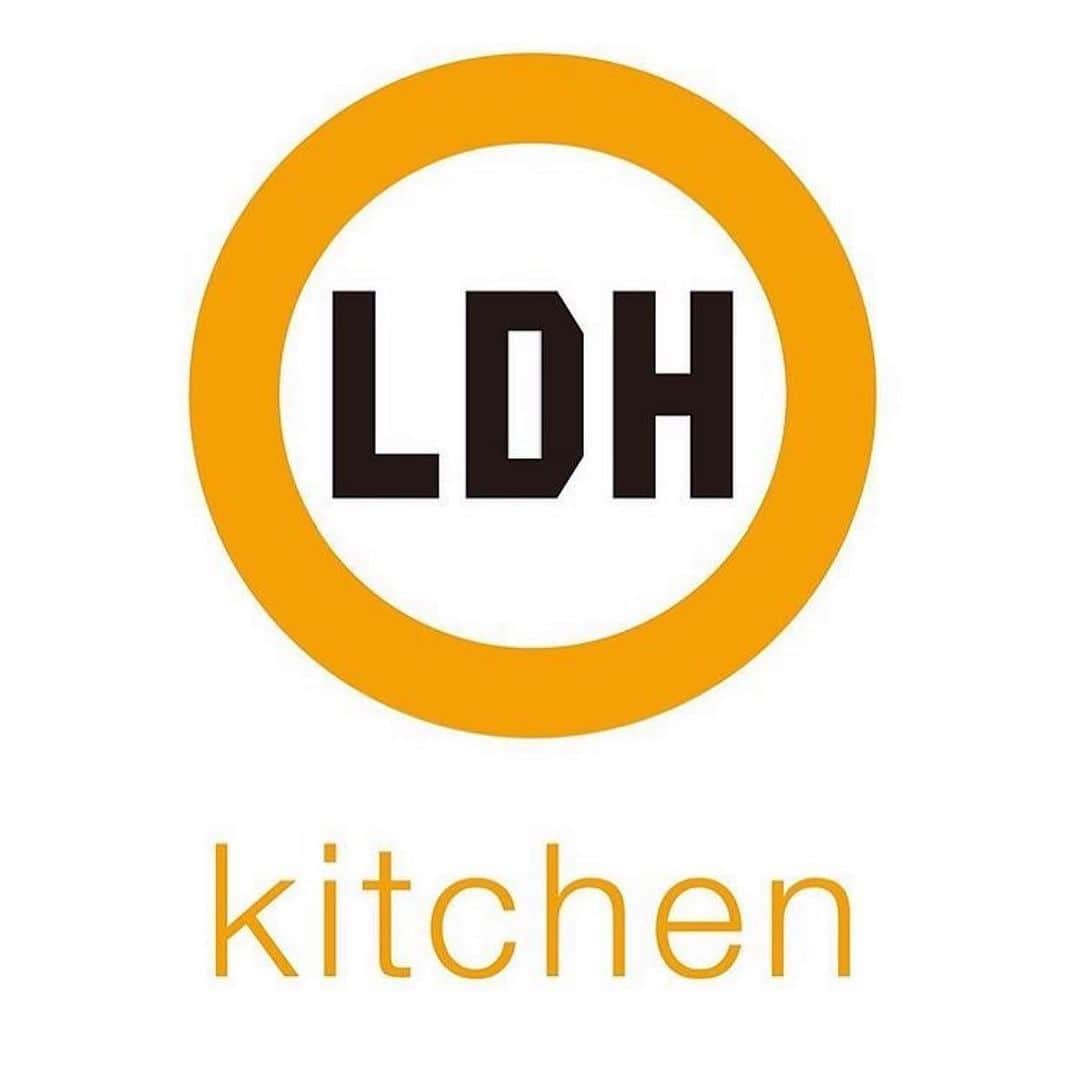 LDH kitchenさんのインスタグラム写真 - (LDH kitchenInstagram)「. 【新型コロナウイルス感染症影響による営業時間変更延長のお知らせ】 . 平素はLDHkitchen各店舗をご愛顧頂き誠にありがとうございます。 . 新型コロナウイルス感染症対策本部にて政府に要請された方針に従い、LDHkitchen各店舗の営業に関して期間延長お知らせ致します。 . 2月29日(土)～3月11日(水)の期間、下記の営業時間にて営業をさせて頂きます。 また各店舗定休日は営業致しません。 営業中は店内消毒及び従業員体調管理を徹底して営業致します。 . 皆さまには、大変ご迷惑をお掛け致しますが、感染の拡大を収束するべく、何卒ご理解を賜りますようお願い致します。 今後も、政府および関係機関等の方針に従い、対応を検討してまいります。 . 【 営業時間（変更後）】 2月9日(土)〜3月11日(水) まで LDH kitchen THE TOKYO HANEDA 10:00〜20:00(LO19:00) . 居酒屋三盃　 19:00〜24:00 (LO23:00) . LDH kitchen IZAKAYA AOBADAI  18:00〜22:00 (LO 21:00) . LDH kitchen IZAKAYA EBISUNISHI 19:00〜23:00 (LO22:30) . 鳥佳  19:00〜23:00 (LO22:00) . 鳥蔵  19:00〜22:00 (LO 21:00) . 鳥雅  18:00〜23:00 (LO22:30) . 小花  18:00〜22:00 (LO20:00) . 野菜畑 土田 17:00〜23:00 (LO22:00) . 鮨つぼみ  ディナー予約　18:00 / 20:30 . CURRY SHOP 井上チンパンジー 11:00〜22:00 (LO 21:45) . AMAZING COFFEE TOKYO NAKAMEGURO 12:00〜17:00 . AMAZING COFFEE YOKOHAMA BAY WITH LIVE LOVE LAUGH 12:00〜17:00 . AMAZING COFFEE OSAKA SOUTH SIDE 12:00〜17:00 . AMAZING COFFEE YOKOSUKA BEACH SIDE with AKIYA BEACH CLUB 12:00〜17:00 . AMAZING COFFEE & BAR TOKYO HANEDA AIRPORT 10:00〜20:00 . AMAZING COFFEE SHIBUYA PARCO 渋谷パルコの営業時間に準ずる . ※事前にご予約頂いているお客様はご対応させて頂きます。 . . LDH kitchen」3月4日 15時33分 - ldhkitchen_official
