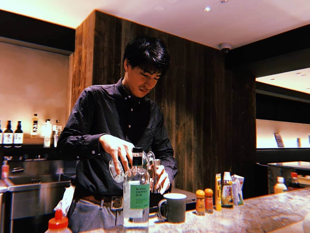 Terry Birdさんのインスタグラム写真 - (Terry BirdInstagram)「Saya nak jadi bartender?😂 . . @tune_stay_kyoto  #orangjepun #malaysia #craftgin #malaysia」3月4日 15時35分 - takaaki_terry