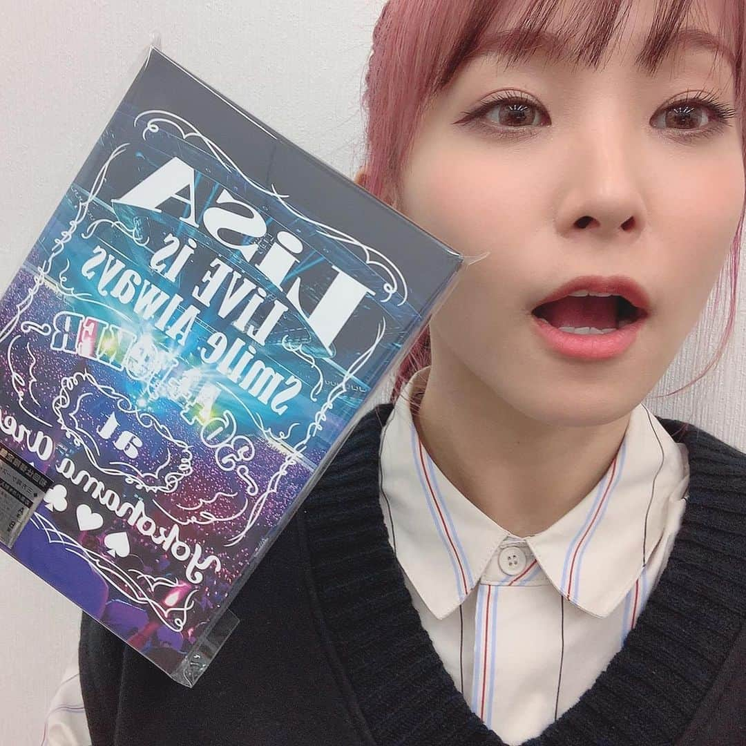 LiSAさんのインスタグラム写真 - (LiSAInstagram)「LiSA 「LiVE is Smile Always～364＋JOKER～ at YOKOHAMA ARENA」Blu-ray/DVD発売しましたぁー！みてねーっ\( ¨̮ )/♡ #364JOKER」3月4日 15時36分 - xlisa_olivex