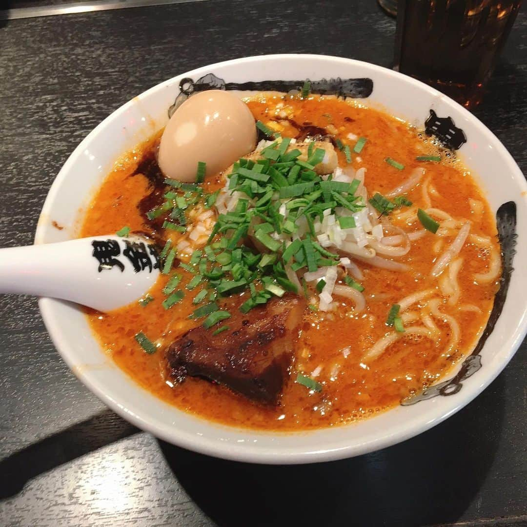 南端まいなのインスタグラム：「鬼金棒のカラシビ味噌ラーメン カラ普通シビ少なめにしましたがあんまり辛くなかったです。 山椒の香り強めでした #池袋」