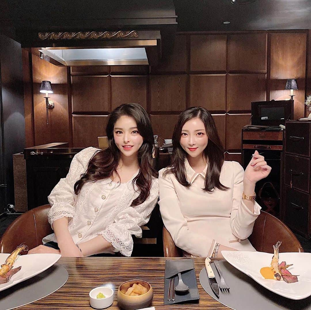 ダユンさんのインスタグラム写真 - (ダユンInstagram)「아이 예뽀다 👯‍♀️👭🏻💕 . . #부로일」3月4日 16時13分 - 2__yun__2