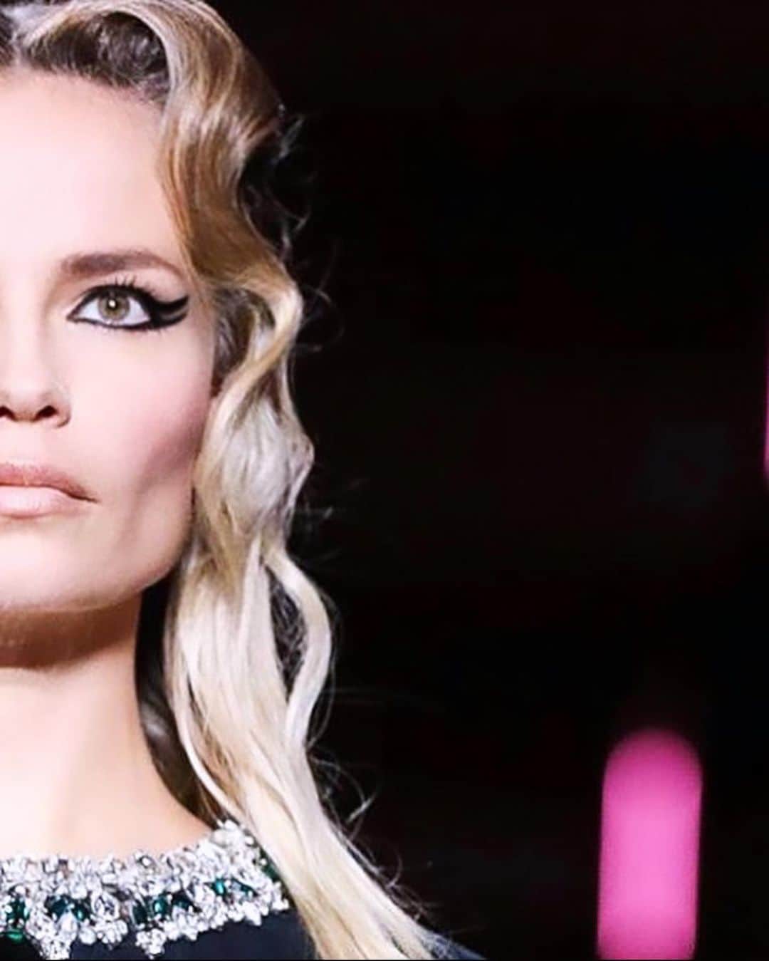 ナターシャ・ポーリーのインスタグラム：「@miumiu Moment 🍒 #MiucciaPrada @zambishot @kegrand @bitton @patmcgrathreal @guidopalau」