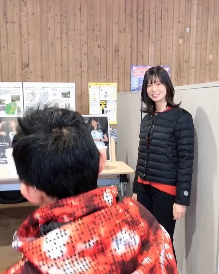 のインスタグラム：「、 シャトルダーツ動画です あちこちでダーツが出来ない お子様向けに用意していましたが、 こんな事態に自宅でも遊んでくれているようです！ お役にたてて嬉しいです♪ 100円ショップのバドミントンの羽で大丈夫です！ 、 、 、 #シャトルダーツ  #田渕亜季  #田渕亜季のシャトルダーツ　 #Shuttlecockdarts  #Shuttledarts」