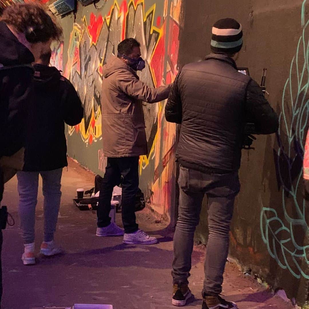 カル・ペンのインスタグラム：「It’s not a coronavirus mask, calm down. Great day with @carleendesozer atlasobscura @nutopiatv @womcollective」