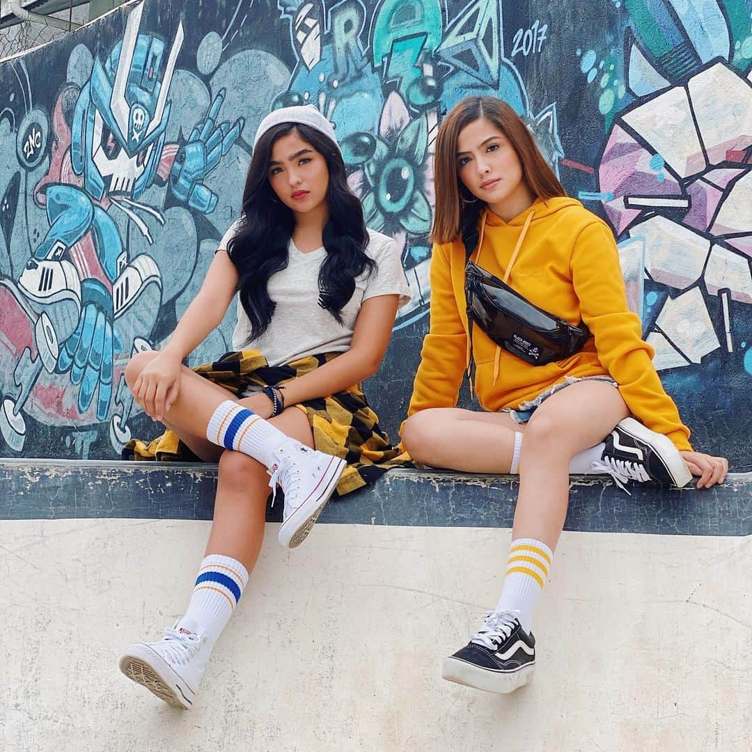 Alexa Ilacadさんのインスタグラム写真 - (Alexa IlacadInstagram)「Ready for the streets in @officialbumph & @vansphilippines 🚦⚠️ #BUMKeepRollin」3月4日 17時21分 - alexailacad