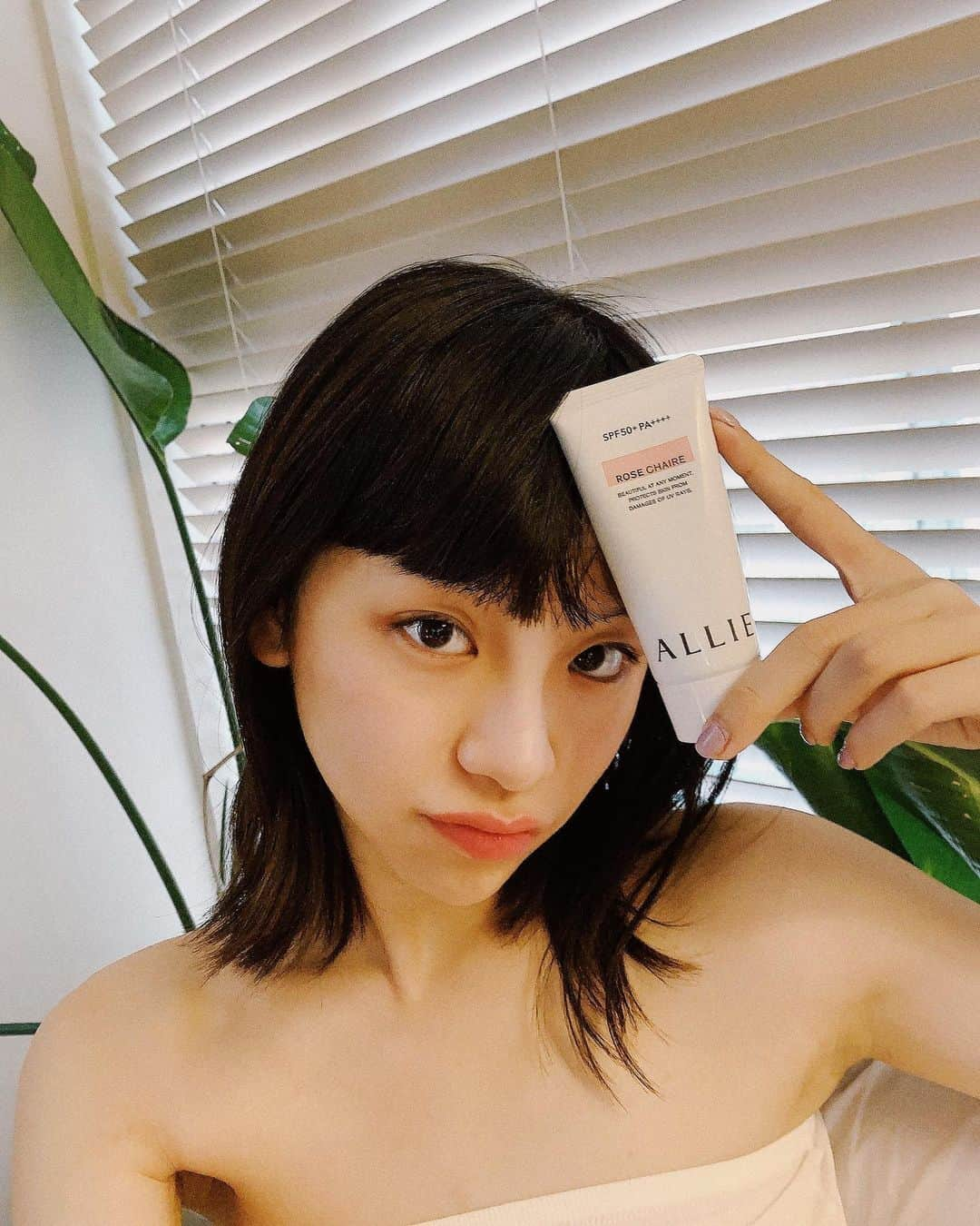 る鹿さんのインスタグラム写真 - (る鹿Instagram)「友達と出かけるとき❣️ 日焼け止めはローズのALLIEで しなやかに咲いたローズのような ピンクな気分と明るく血色感のある肌 素敵な1日を始まる #ドレスアップするUV　#アリィー　#VGPROMOTION」3月4日 17時36分 - luluxinggg