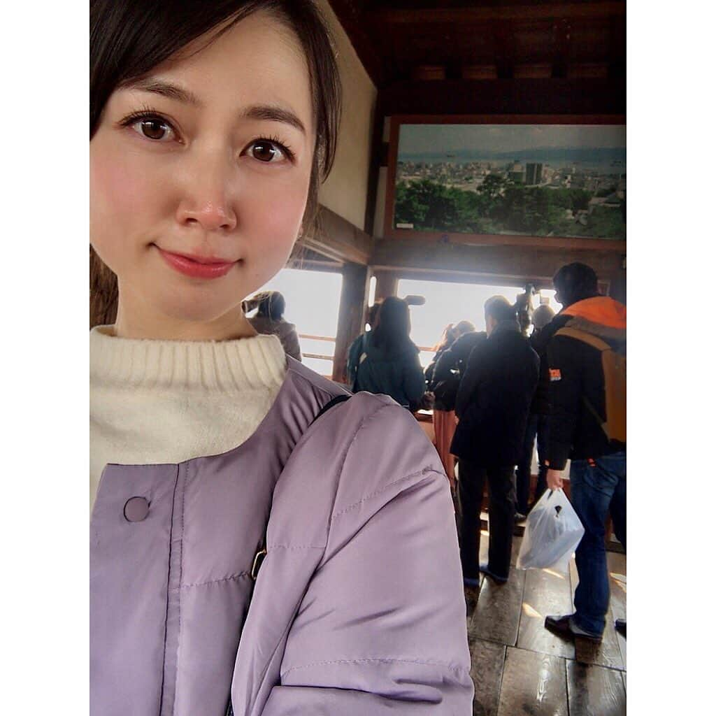 寺田ちひろのインスタグラム：「💕お知らせ💕﻿ ﻿ 明日3/5(木) 19:30〜﻿ 『ニッポンぶらり鉄道旅』﻿ (NHK BSプレミアム)﻿ ﻿ に出演しています😊🚃﻿ ﻿ "島根の百年モノ"を探して、﻿ JR山陰本線に乗って旅をしてきました✨﻿ ﻿ 足立美術館に行ったり、﻿ 宍道湖を訪れたり、 島根の伝統に触れたり…🎶﻿ ﻿ ﻿ 実は12月にもプライベートで島根を訪れていたので、ご縁を感じずにはいられないロケでした☺️💓﻿ ﻿ 島根の魅力再発見！﻿ そして新たな魅力もたっぷり感じてきました！！﻿ ﻿ ﻿ みなさんに見ていただけたら嬉しいです✨✨﻿ ﻿ よろしくお願いします🥰💕💕﻿ ﻿ ﻿ #nhk #nhkプレミアム #ニッポンぶらり鉄道旅 #日本 #島根県 #安来 #jr #電車 #鉄道 #山陰本線 #100年 #足立美術館 #松江城 #宍道湖 #寺田ちひろ #鼻 #赤い #フリーアナウンサー #セントフォース」