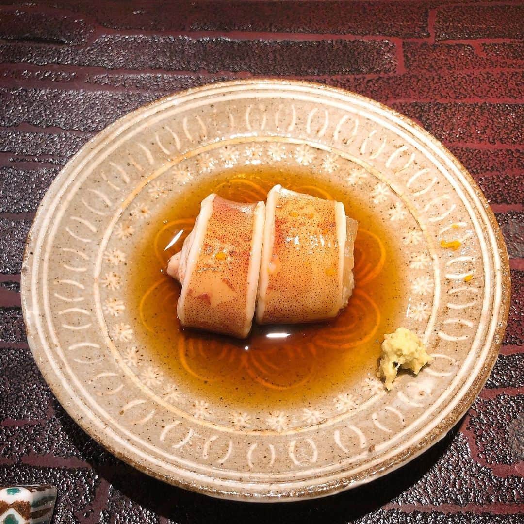 井深克彦さんのインスタグラム写真 - (井深克彦Instagram)「.﻿ 🍣🎖🦐﻿ ﻿ 📍東麻布 天本﻿ ﻿ 一度行ってみたかった天本さん🍣﻿ 美味しいお寿司に加えて﻿ 大将の人柄も素敵でした✨﻿ ﻿ 素敵な出会いもあり﻿ 幸せな空間でした🍾﻿ ﻿ にしても何ともインスタ映えな海老🦐 #食テロ #天本 #sushi #鮨 #ありがとうございました」3月4日 17時45分 - ibuka_katsuhiko